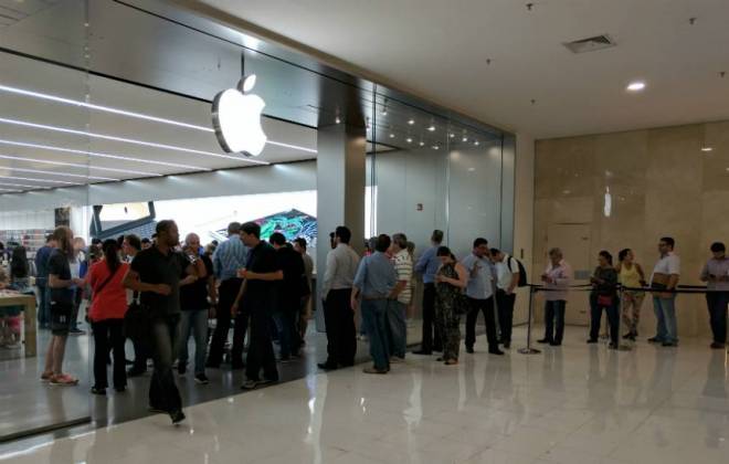 Fila para comprar iPhone 7 já dura uma hora e meia em São Paulo
