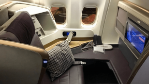 American e Singapore Airlines embutem câmera em serviço de bordo e preocupam privacidade de passageiro