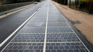 França inaugura primeira rodovia com painés solares