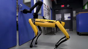 Robôs da Boston Dynamics abrem a abrir portas