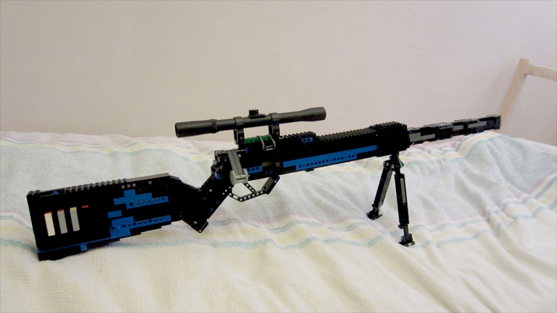 Adolescente é preso por postar foto de fuzil feito de LEGO